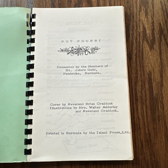 Pot Pourri Christmas Decorations, Recipes St. John’s‎ Guild Pembroke, Bermuda - Picture 3 of 5